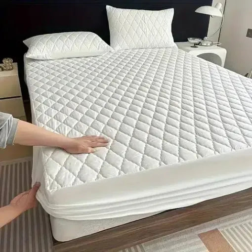 White Water Proof Bubble Mattress Cover